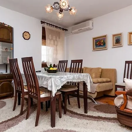 Holiday Home Vesna I Jelka